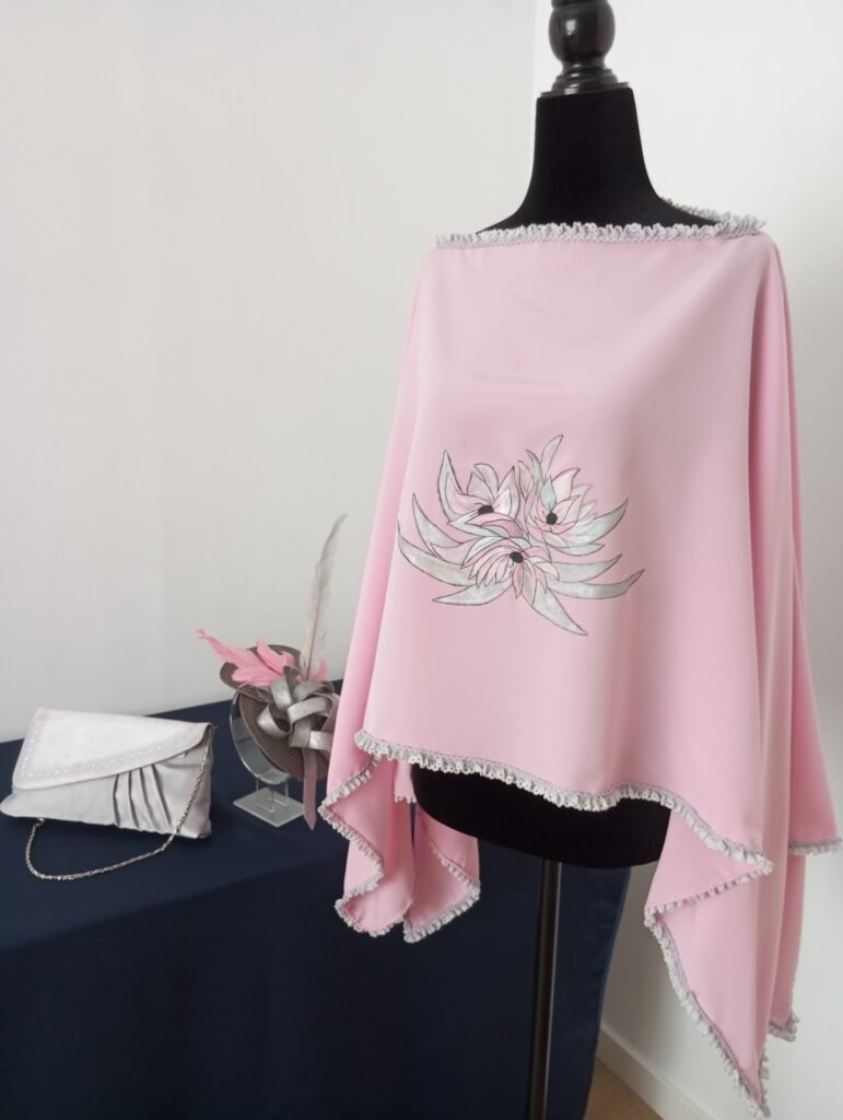 Conjunto Capa Rosa y Gris, Tocado y Bolso - Cartera