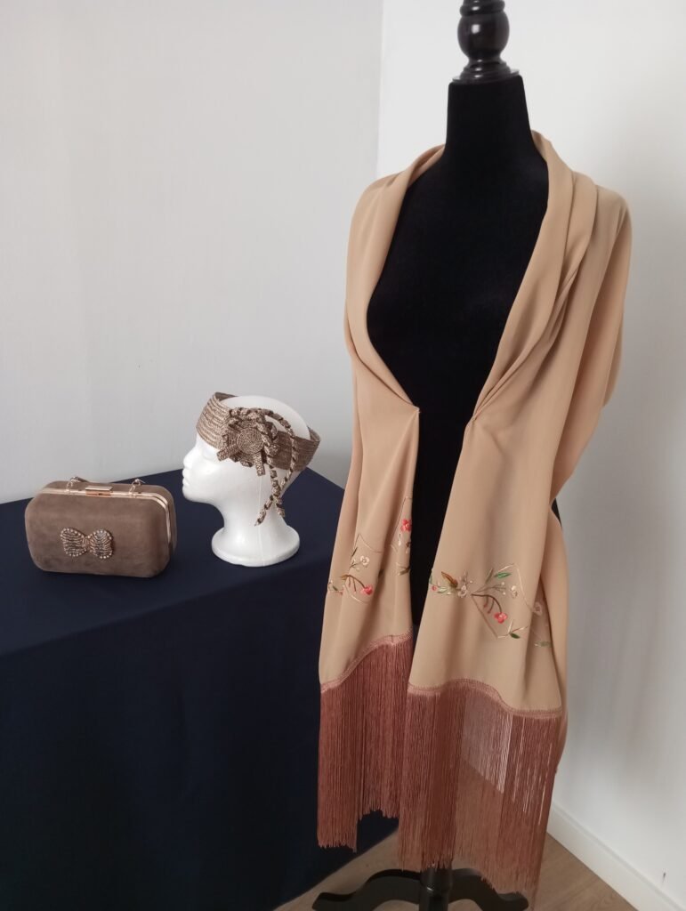 Conjunto Chal, Tocado Charlestón y Bolso