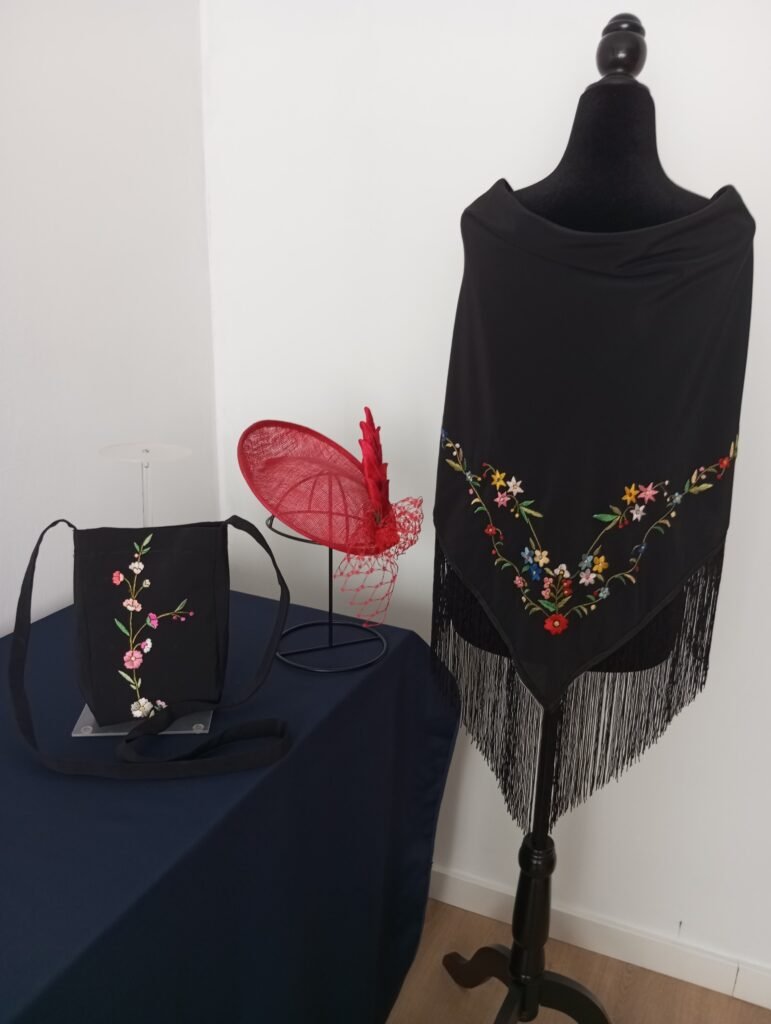 Conjunto Pico Bordado, Sombrero y Bolso Bordado