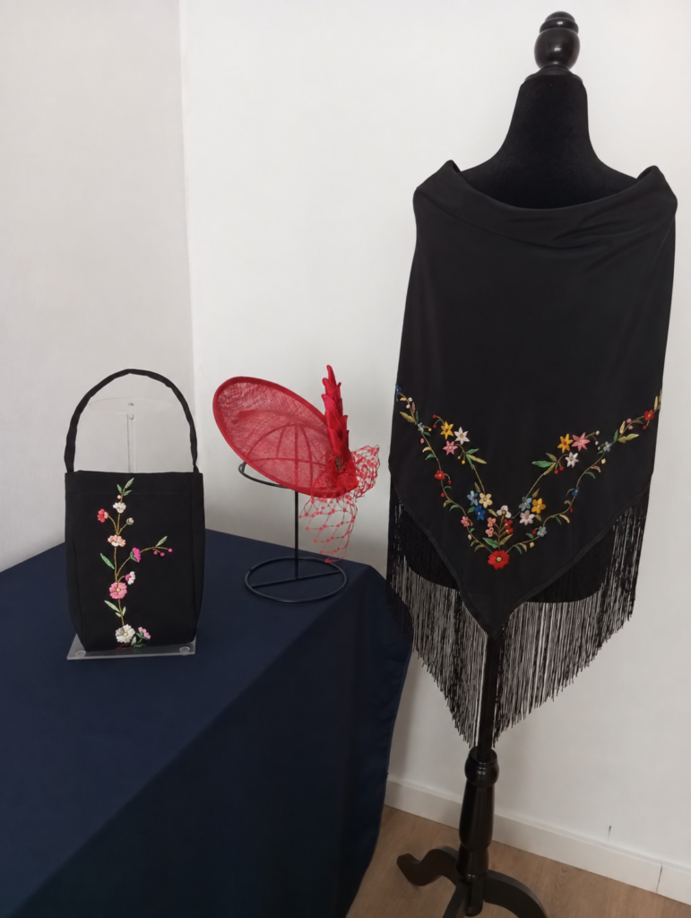 Conjunto Pico Bordado, Sombrero y Bolso Bordado