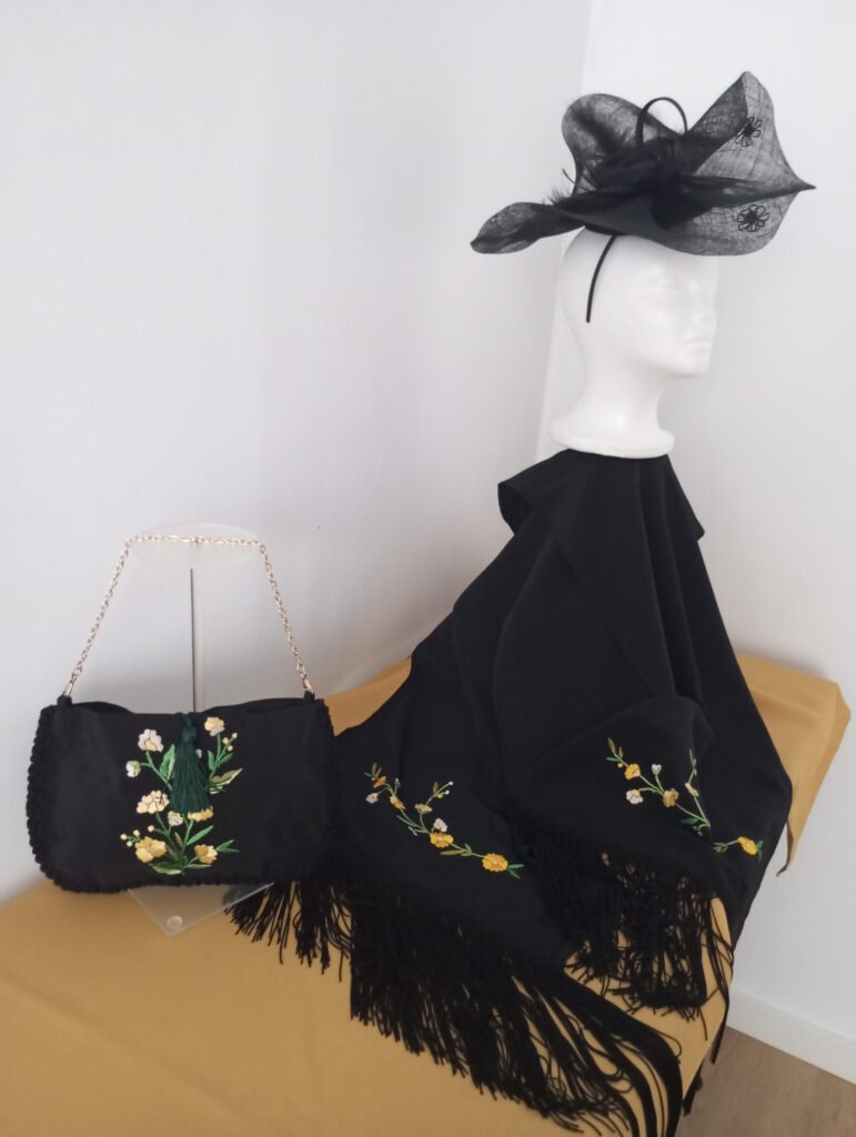Conjunto de 3 Piezas en Negro Bordado Amarillo